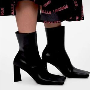 Balenciaga Moon Boots size 39